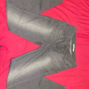 Light gray Levi skinny jeans